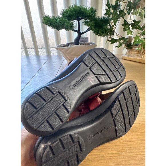 Naturalizer Size 6.5 Leather Thong Sandals Woven Strap Design Cushioned Soles - Picture 5 of 6